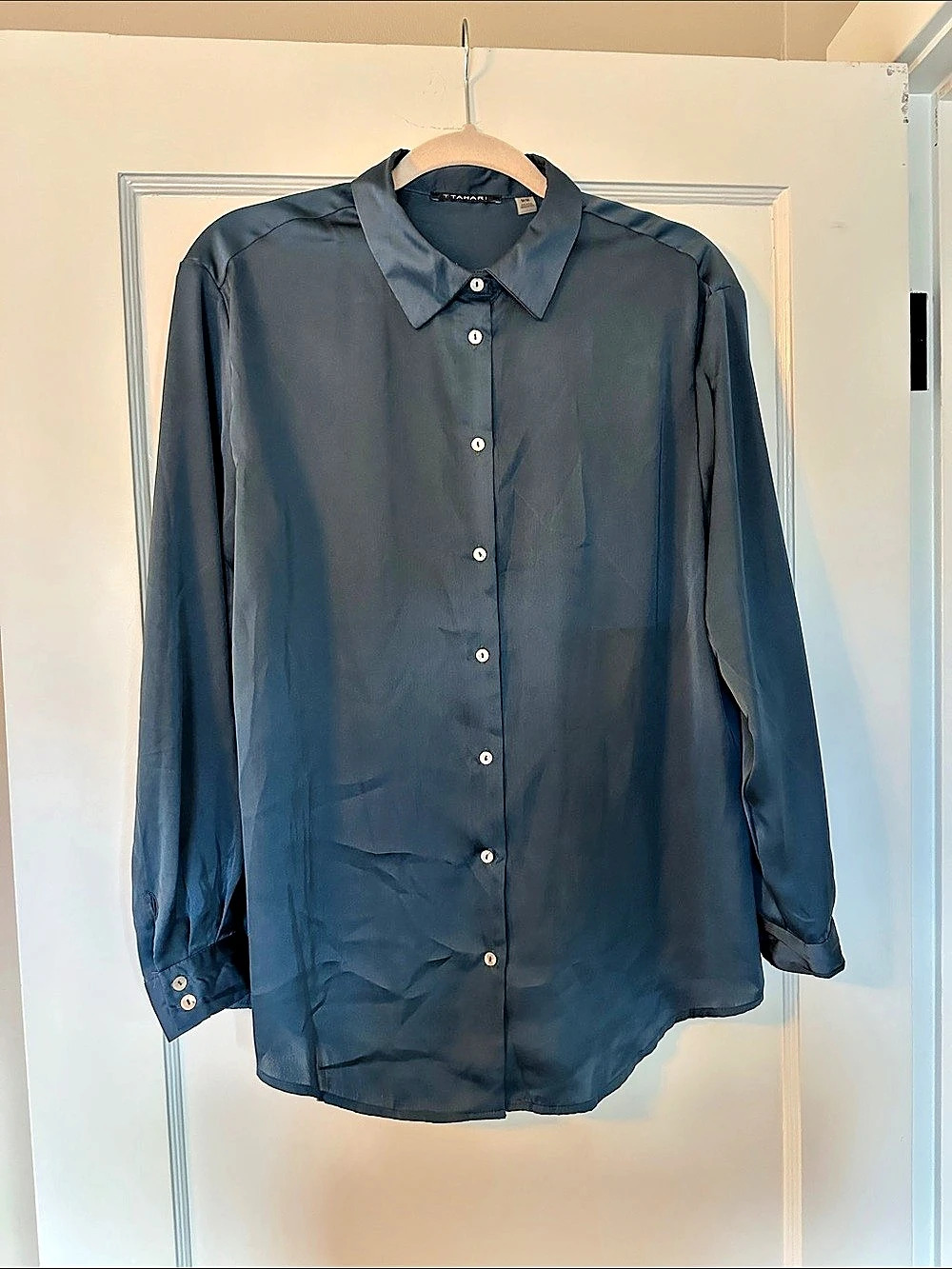 Tahari Button Down Shirt in Blue Size Medium